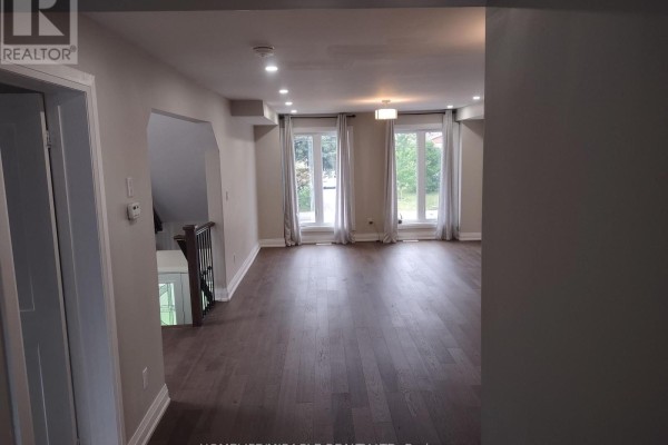 Great room - 688b Midland Avenue, Toronto, ON M1K4C6 Photo 4