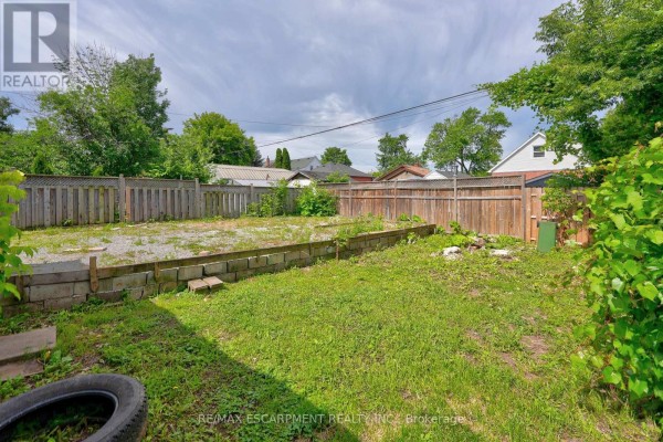689 Burgess Avenue, Hamilton, ON, photo 3