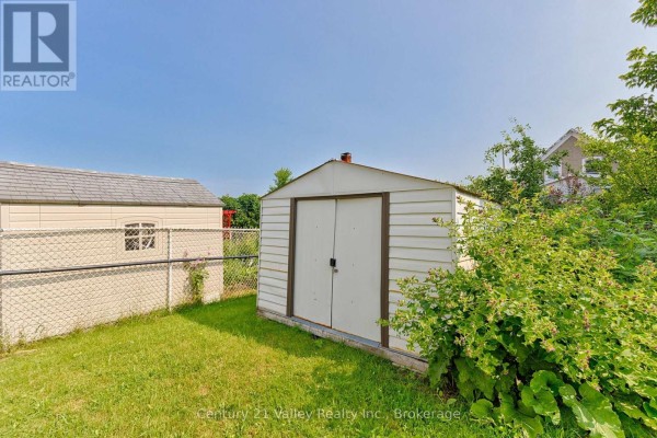 Bedroom 3 - 689 Fourth Street, Renfrew, ON K7V1H2 Photo 5