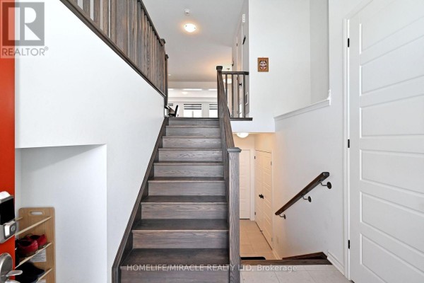 Great room - 689 Mike Street, Innisfil, ON L9S0R7 Photo 3