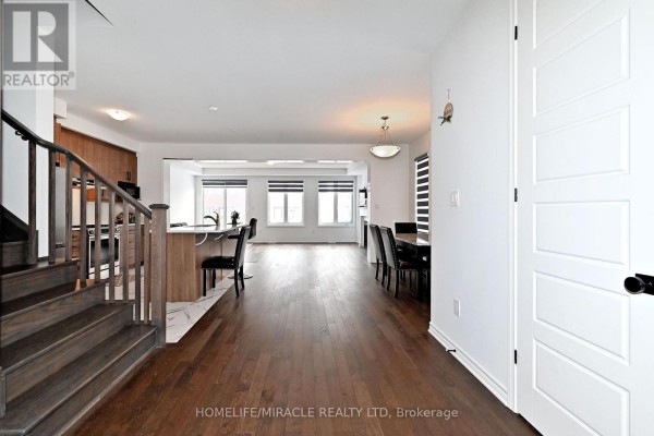 Family room - 689 Mike Street, Innisfil, ON L9S0R7 Photo 4