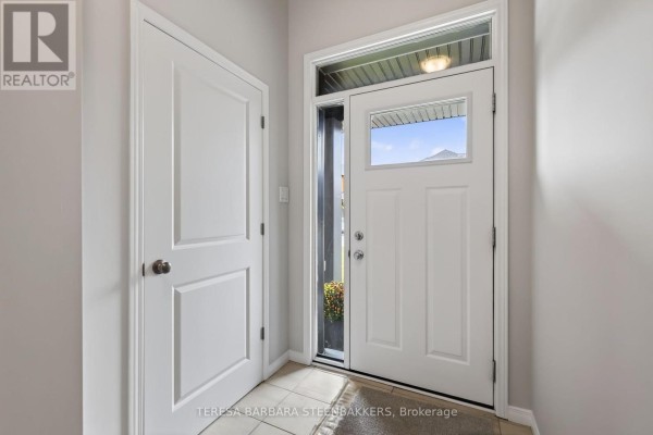 689 Taliesin Crescent E, Ottawa, ON, photo 2