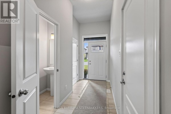 689 Taliesin Crescent E, Ottawa, ON, photo 3