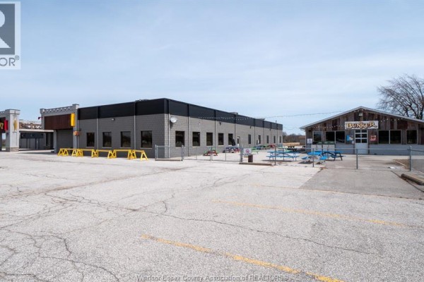 Commercial building with grey facade and "Bunker" building on the right. - 689 Texas Road, Amherstburg