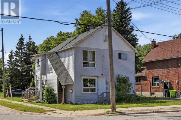 689 Wellington St, Sault Ste  Marie, ON, photo 2