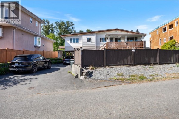 6890 Hycrest Drive, Burnaby, BC, photo 2