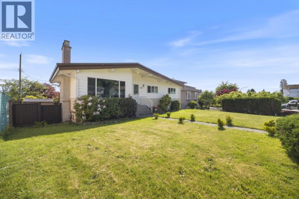 6890 Hycrest Drive, Burnaby, BC, photo 3