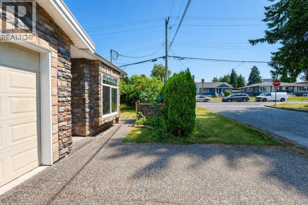 6890 Koala Crescent, Burnaby, BC V5E3K9 Photo 5