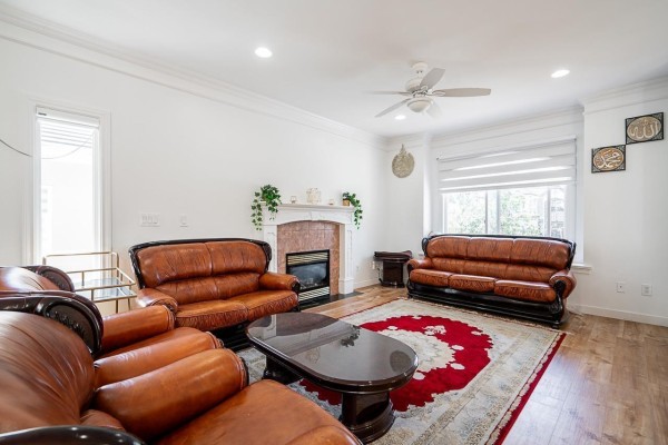 6892 130 Street, Surrey, BC V3W4J5 Photo 4