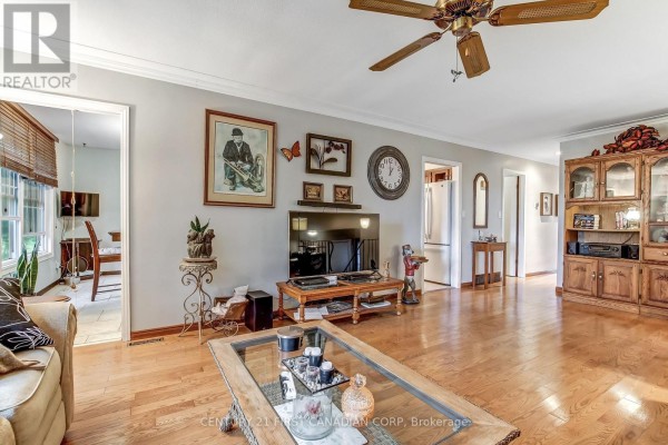 Kitchen - 6892 Century Drive, Strathroy Caradoc, ON N6B3N1 Photo 5