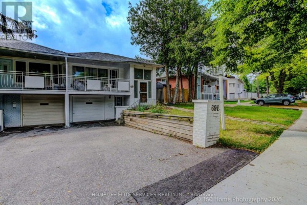 69 Castlebury Crescent, Toronto, ON, photo 2