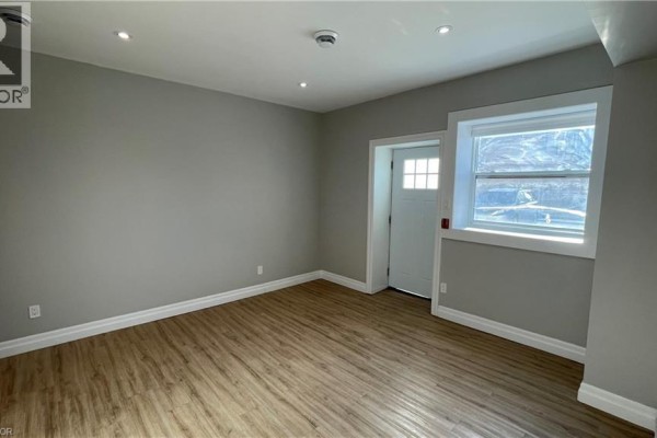 Living room - 69 East Main Street Unit# 102, Welland, ON L3B3W4 Photo 5