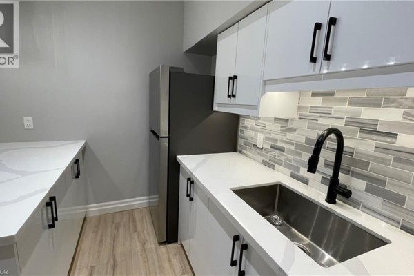 Kitchen/Dining room - 69 East Main Street Unit# 104, Welland, ON L3B3W4 Photo 4