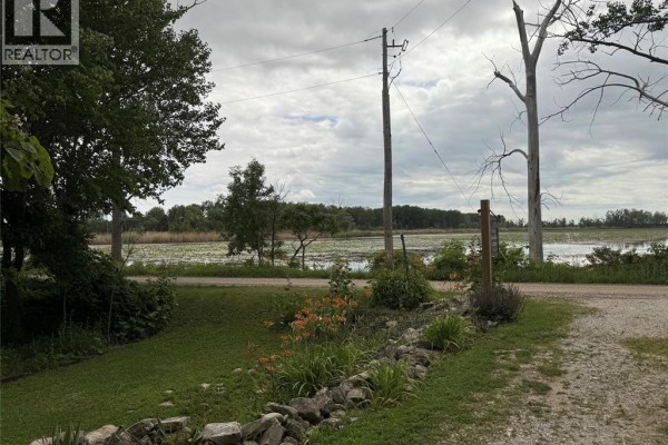 Den - 69 East Shore Road, Pelee Island, ON N0R1M0 Photo 4