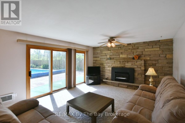 Kitchen - 69 Frederick Drive, Wasaga Beach, ON L9Z1P9 Photo 4