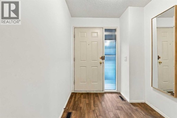 Dining room - 69 Glamis Gardens Sw, Calgary, AB T3E6S4 Photo 4