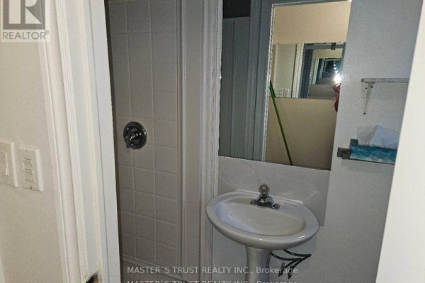 69 Grove Park Crescent, Toronto, ON M2J2C7 Photo 2