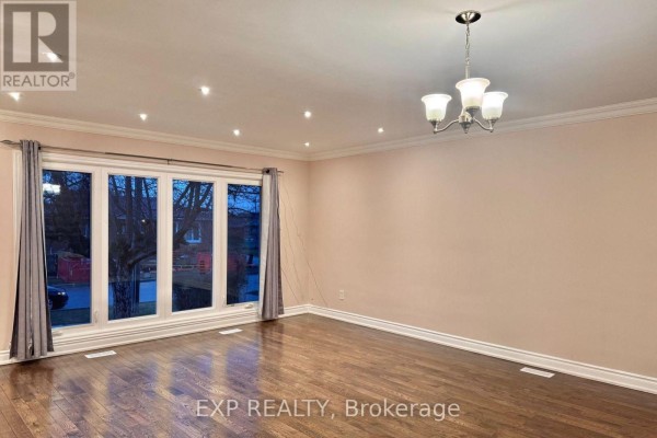 69 Hollyhedge Drive, Toronto, ON M1J1X4 Photo 2