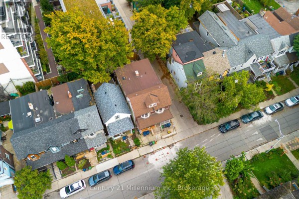 Primary Bedroom - 69 Laing Street, Toronto, ON M4L2N4 Photo 3
