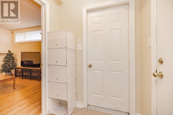 69 Oxford Street, Richmond Hill, ON, photo 2