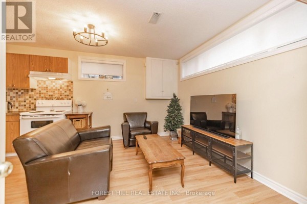 69 Oxford Street, Richmond Hill, ON, photo 3