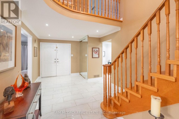 69 Parkside Drive, Brampton, ON, photo 2