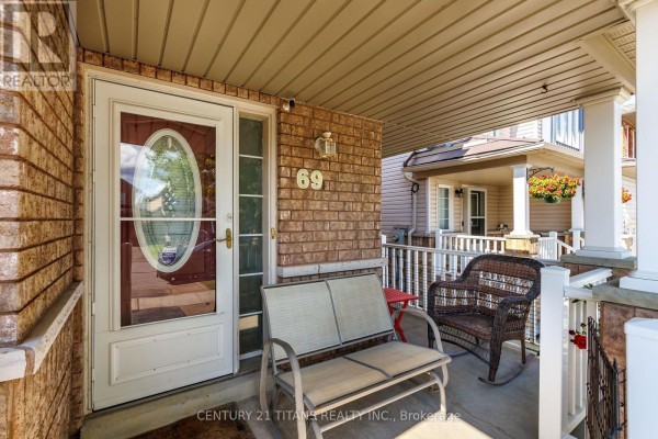 Foyer - 69 Rampart Crescent, Whitby, ON L1P1T7 Photo 4