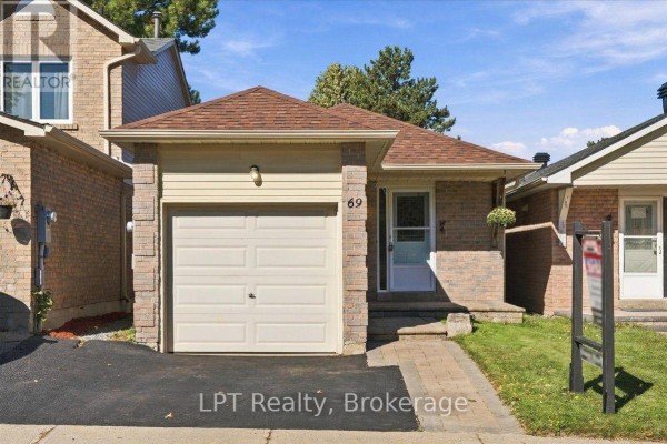 Kitchen - 69 Scarfair Pathway, Toronto, ON M1B4G2 Photo 2