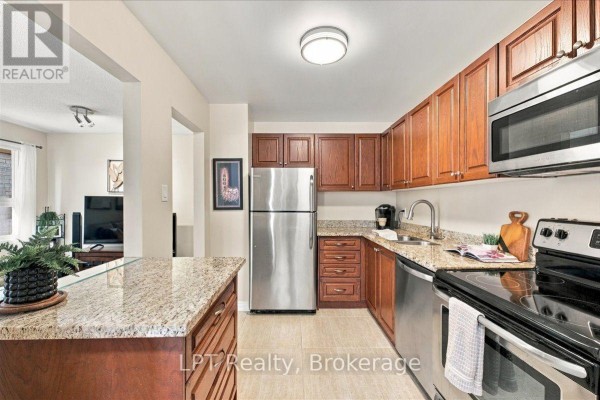 Bedroom 2 - 69 Scarfair Pathway, Toronto, ON M1B4G2 Photo 5