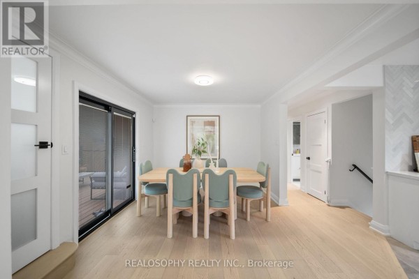 Kitchen - 69 Squires Avenue, Toronto, ON M4B2R7 Photo 5