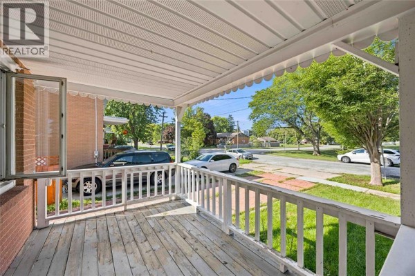 Laundry room - 690 Kember Avenue, Sarnia, ON N7S2T1 Photo 4