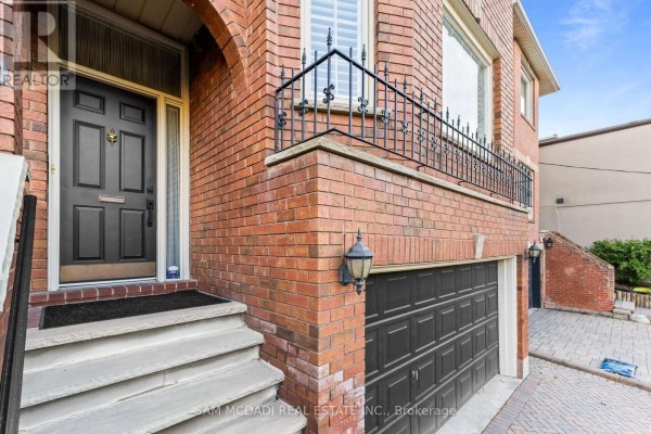 Laundry room - 690 Oriole Parkway, Toronto, ON M4R2C5 Photo 3