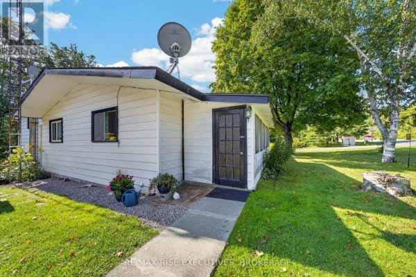 Sunroom - 6900 Perth Road, South Frontenac, ON K0H2L0 Photo 4