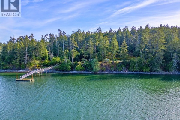 6903 Shark Rd, Pender Island, BC, photo 2