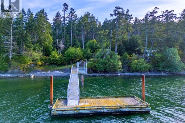 6903 Shark Rd, Pender Island, BC, photo 3