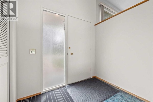 4pc Bathroom - 6904 8 Street Nw, Calgary, AB T2K1G1 Photo 2