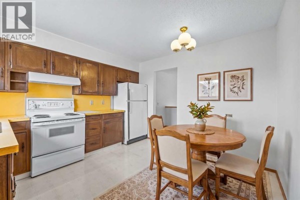 Bedroom - 6904 8 Street Nw, Calgary, AB T2K1G1 Photo 4