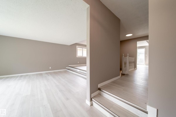 Family room - 6907 19 Av Nw, Edmonton, AB T6K2G7 Photo 4