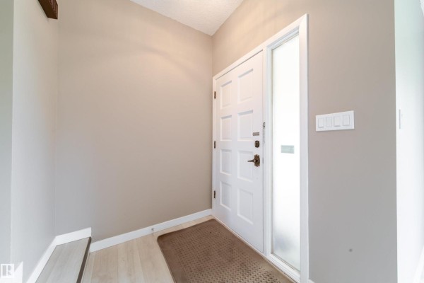 Den - 6907 19 Av Nw, Edmonton, AB T6K2G7 Photo 5