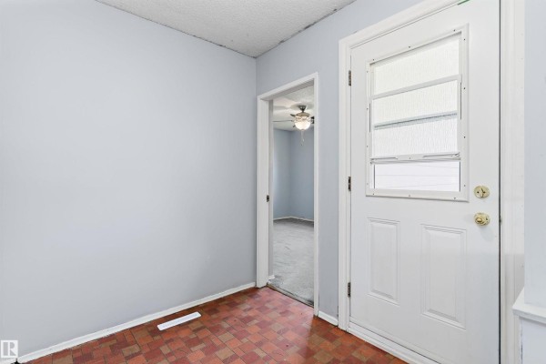 Kitchen - 6907 Delwood Rd Nw, Edmonton, AB T5C3A6 Photo 3