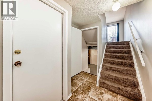 Bedroom - 6909 Ranchero Road Nw, Calgary, AB T3G1J6 Photo 5