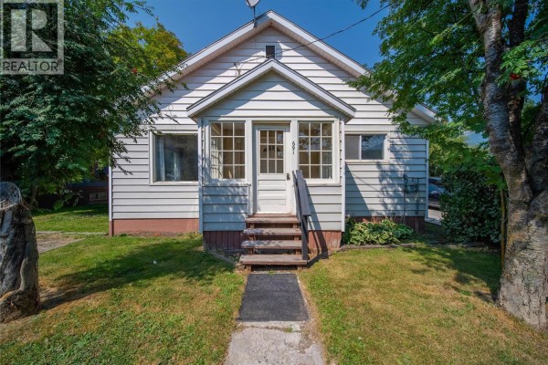 Primary Bedroom - 691 3rd Avenue, Fernie, BC V0B1M0 Photo 4