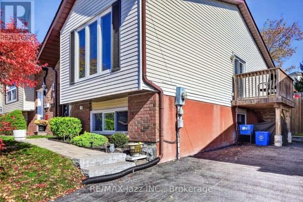 Kitchen - 691 Attersley Drive, Oshawa, ON L1K1P9 Photo 2