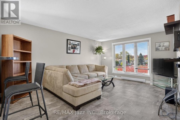 Kitchen - 691 Attersley Drive, Oshawa, ON L1K1P9 Photo 4