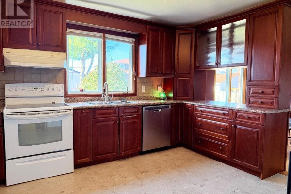 Kitchen - 691 Birch Street S, Timmins, ON P4N7S6 Photo 4