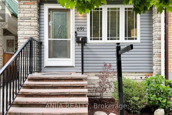 691 Greenwood Avenue, Toronto, ON, photo 2