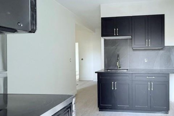 Kitchen - 691 Ouellette Unit# 201, Windsor, ON N9A4J4 Photo 4