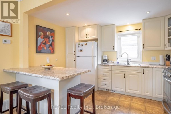 Bedroom - 692 Lakeshore Road, Fort Erie, ON L2A1C1 Photo 4