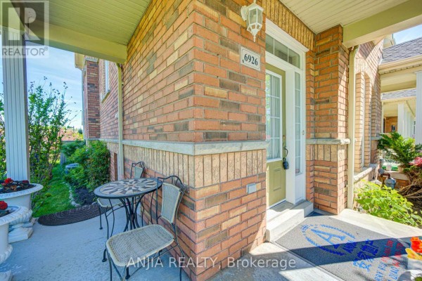 Family room - 6926 14th Avenue, Markham, ON L6B0G6 Photo 3