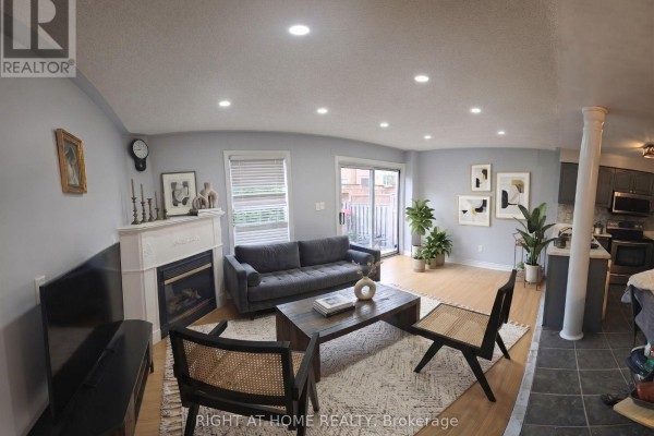 Dining room - 693 Macbeth Heights, Mississauga, ON L5W1E6 Photo 5